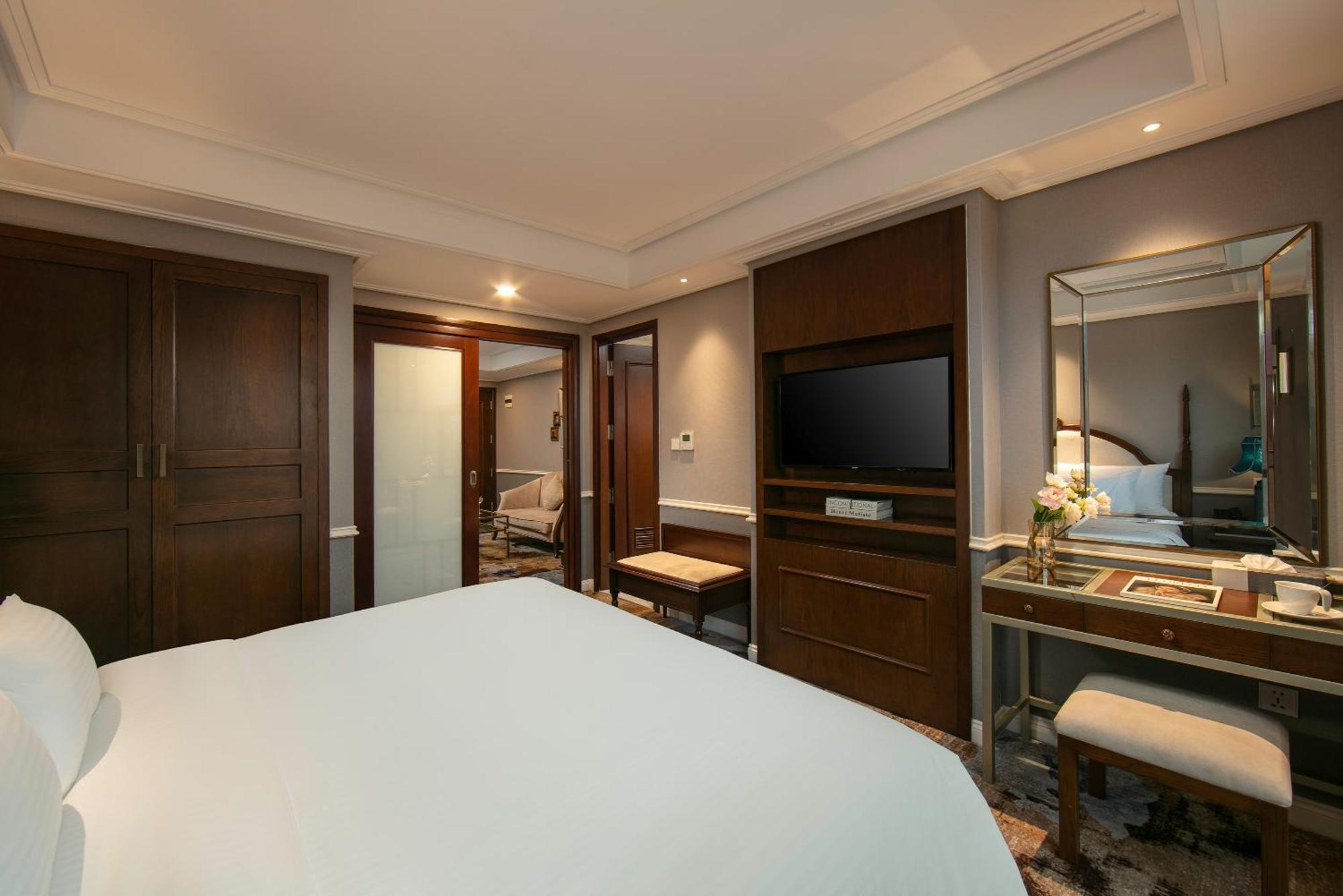 The Oriental Jade Hotel Ханой Екстер'єр фото A bedroom at the hotel