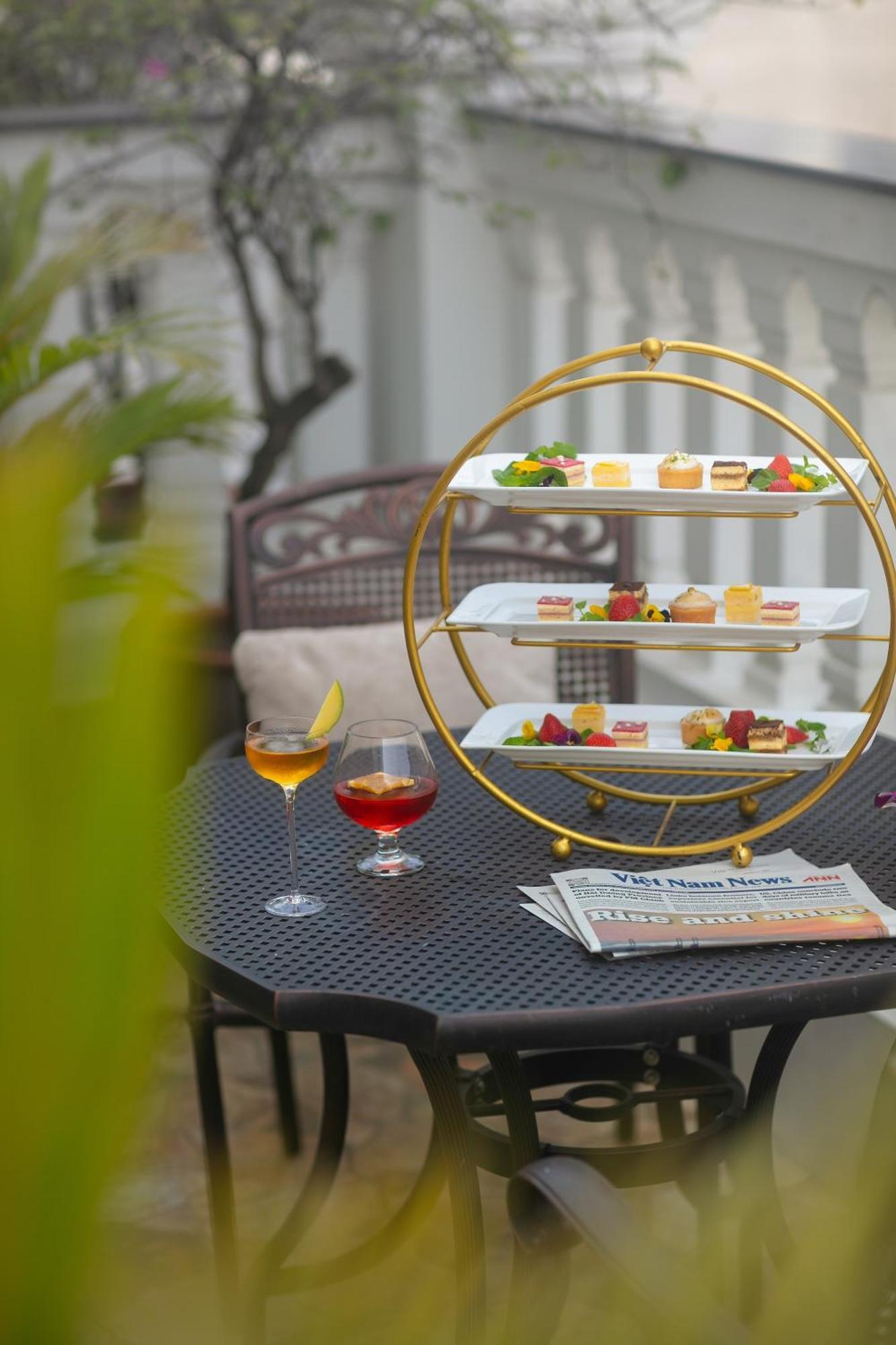 The Oriental Jade Hotel Ханой Екстер'єр фото Afternoon tea at the hotel