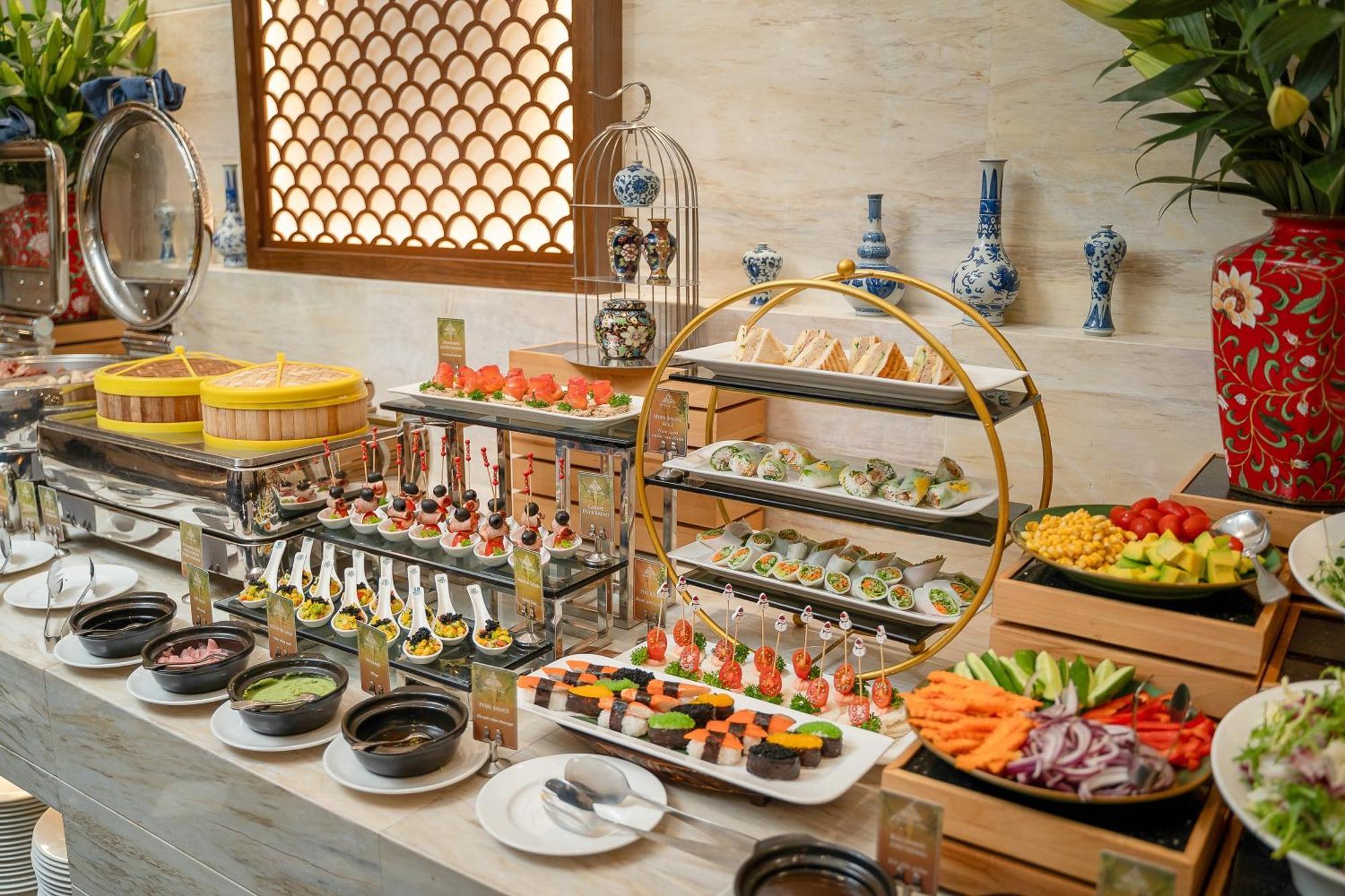 The Oriental Jade Hotel Ханой Екстер'єр фото A buffet at a hotel