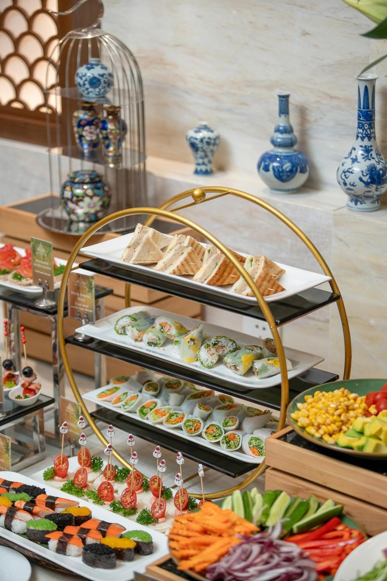 The Oriental Jade Hotel Ханой Екстер'єр фото A three-tiered serving tray