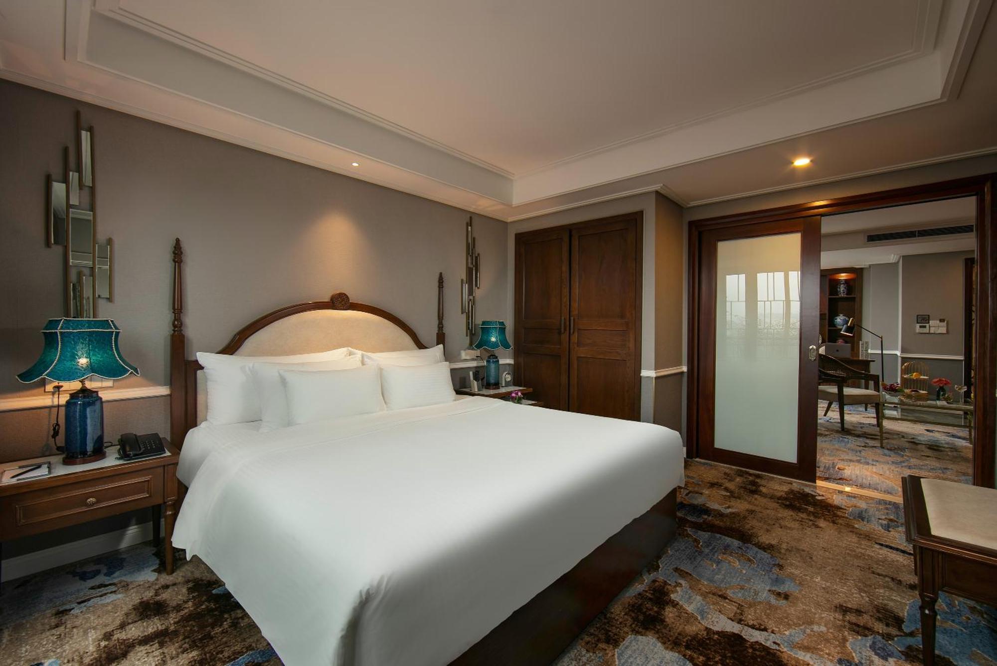 The Oriental Jade Hotel Ханой Екстер'єр фото A bedroom at the hotel
