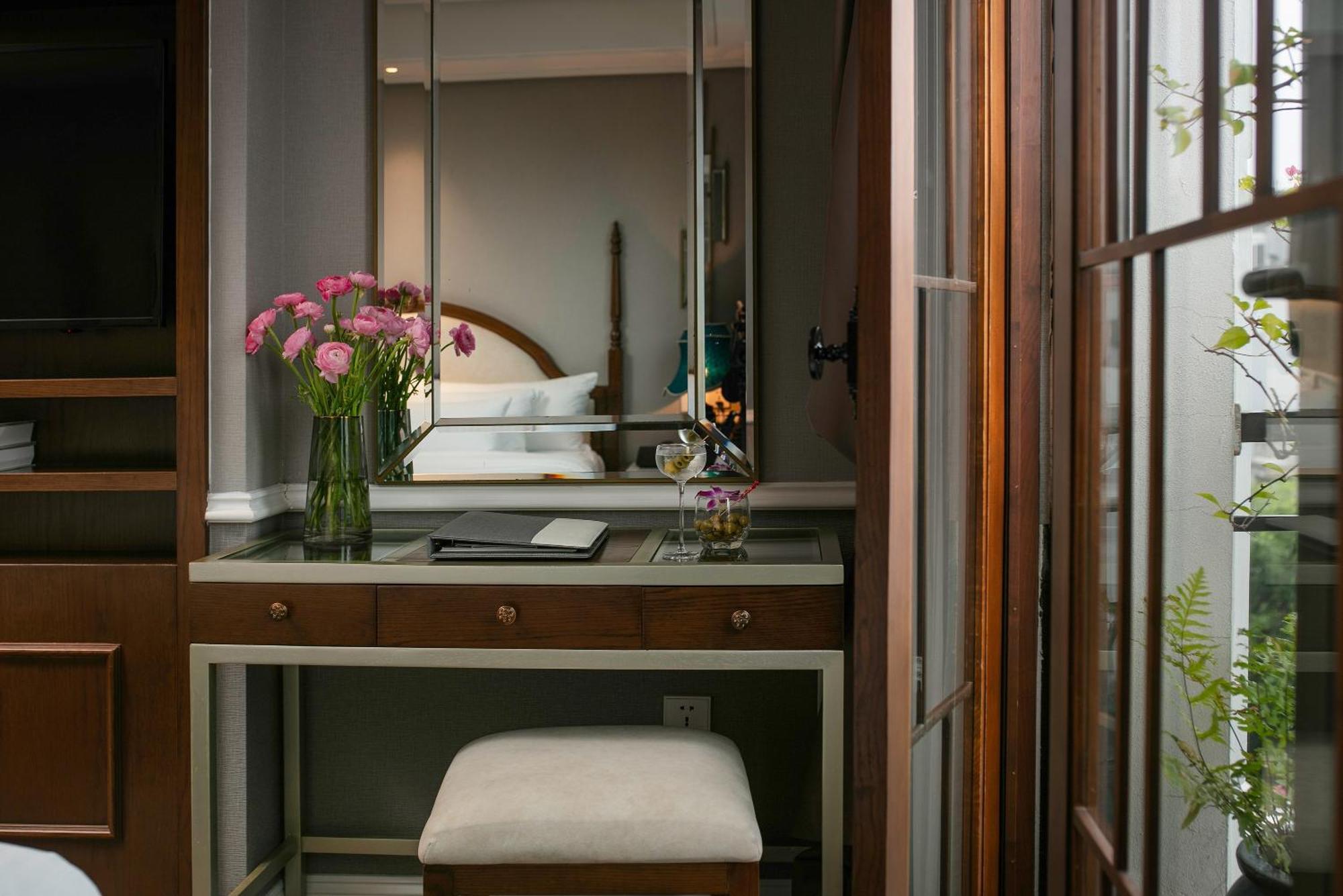 The Oriental Jade Hotel Ханой Екстер'єр фото A dressing table