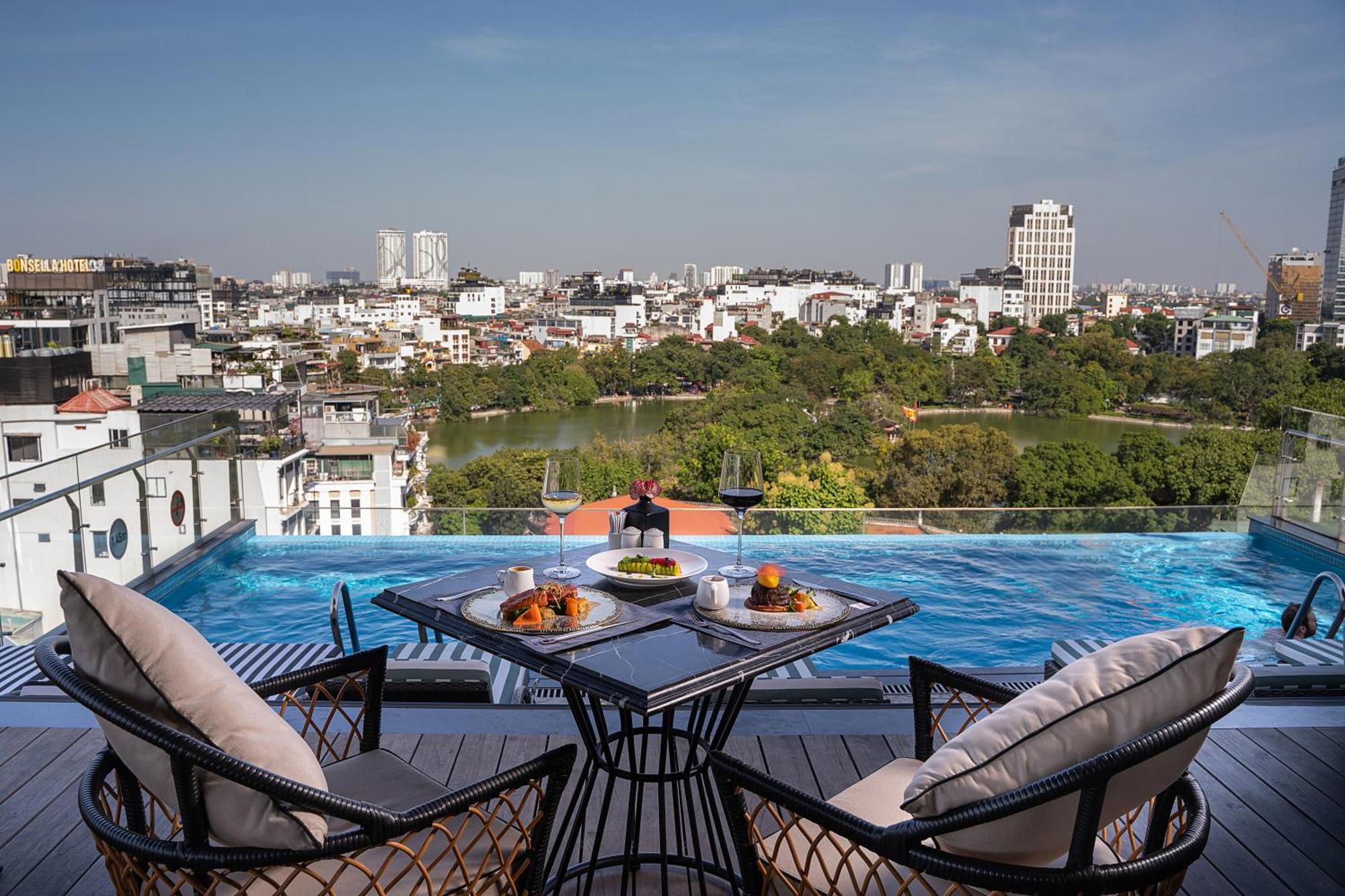 The Oriental Jade Hotel Ханой Екстер'єр фото View from the rooftop pool