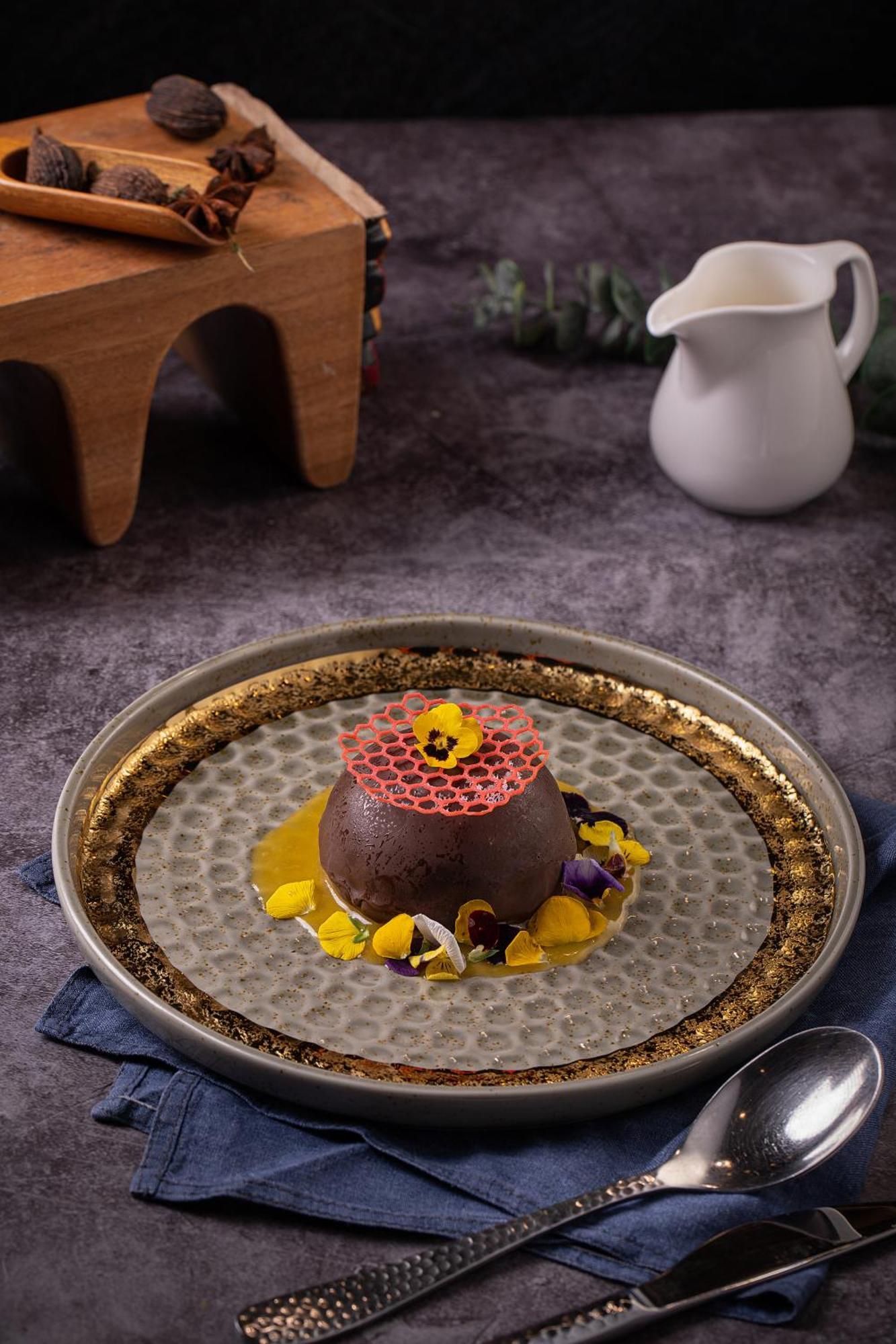 The Oriental Jade Hotel Ханой Екстер'єр фото A chocolate bomb