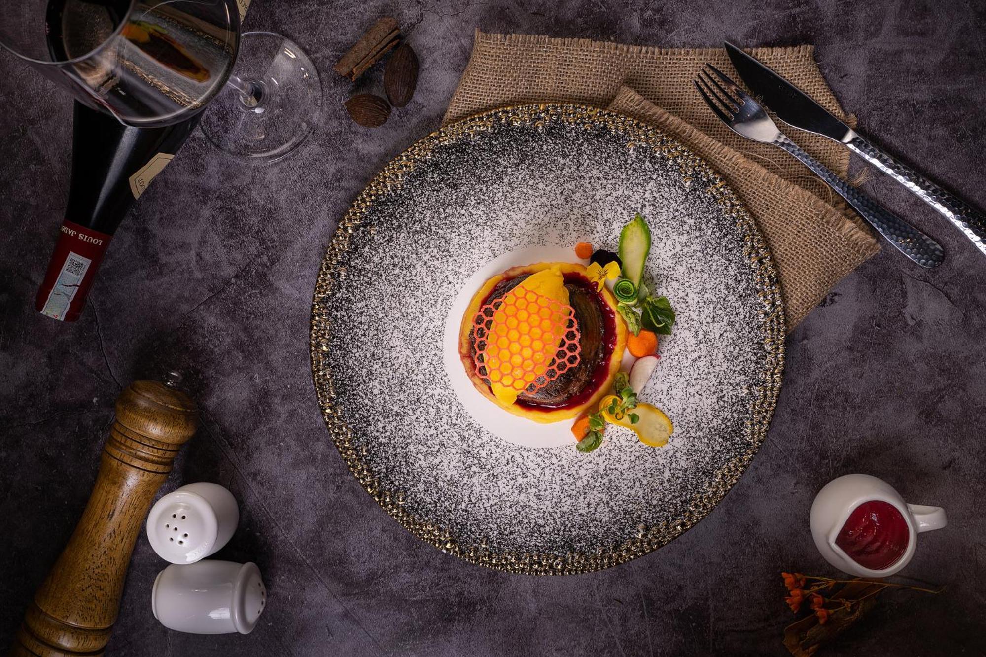 The Oriental Jade Hotel Ханой Екстер'єр фото A modern version of a beef tenderloin