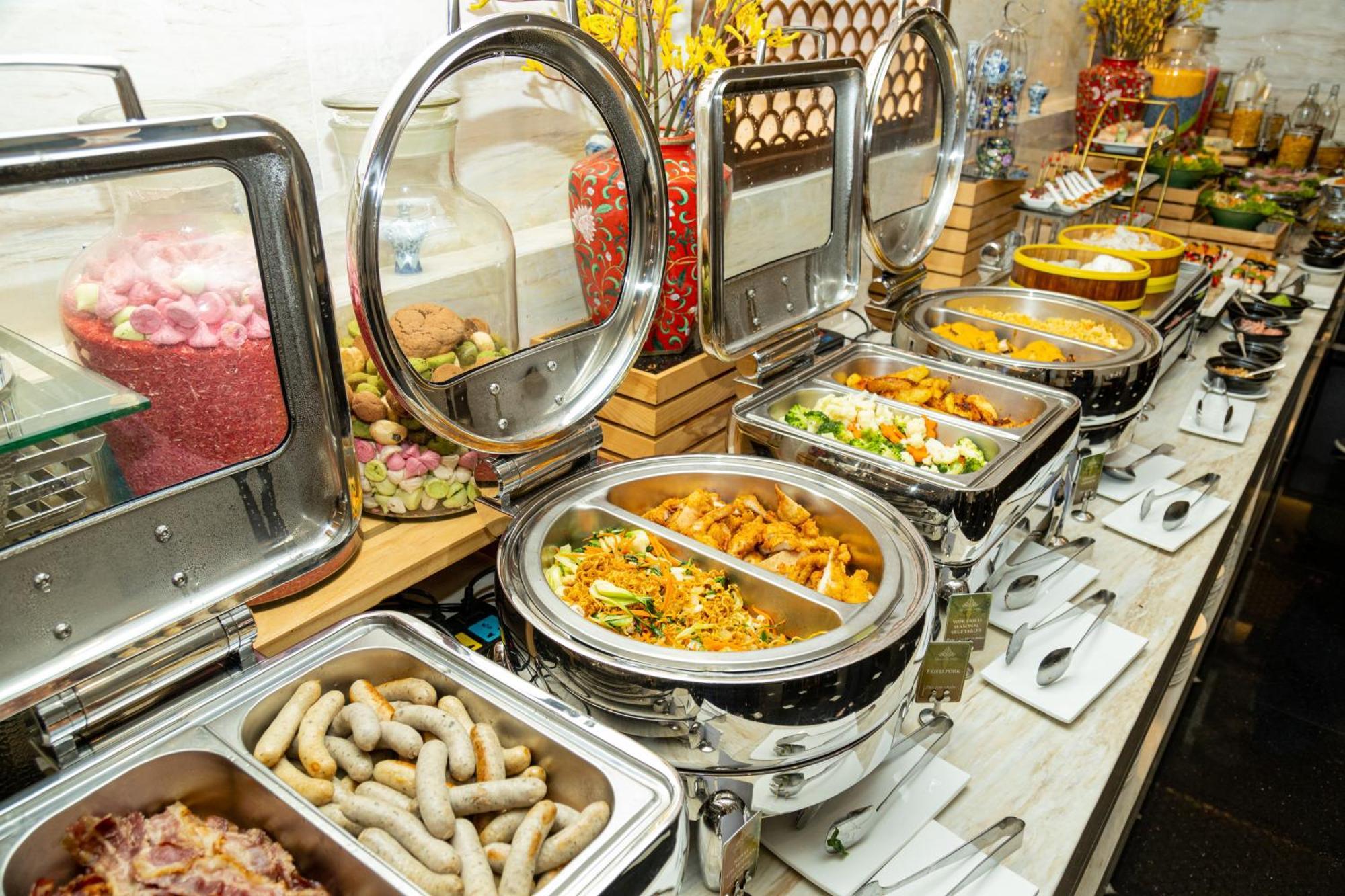 The Oriental Jade Hotel Ханой Екстер'єр фото A buffet at a hotel
