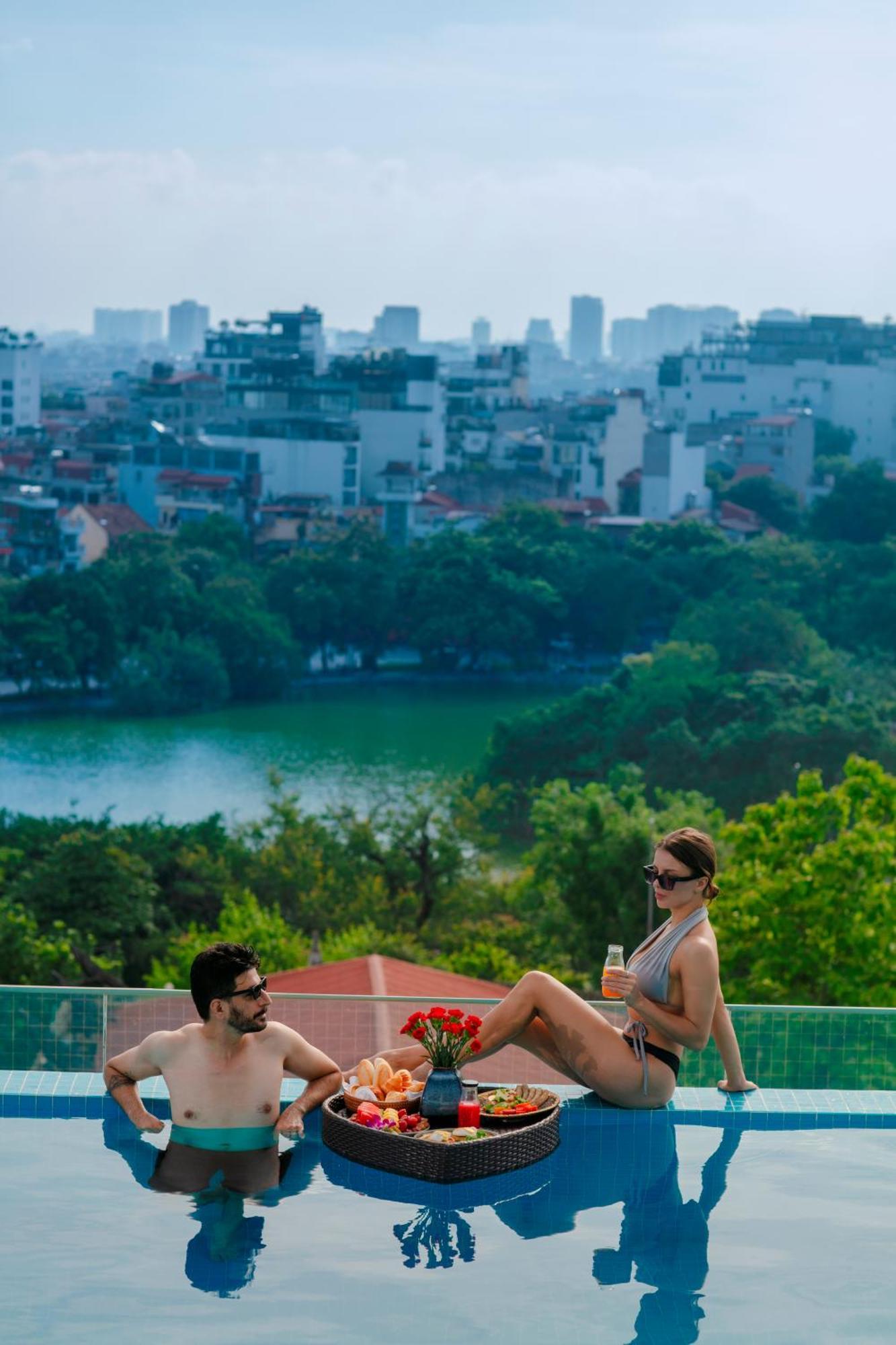 The Oriental Jade Hotel Ханой Екстер'єр фото View of the lake from the hotel