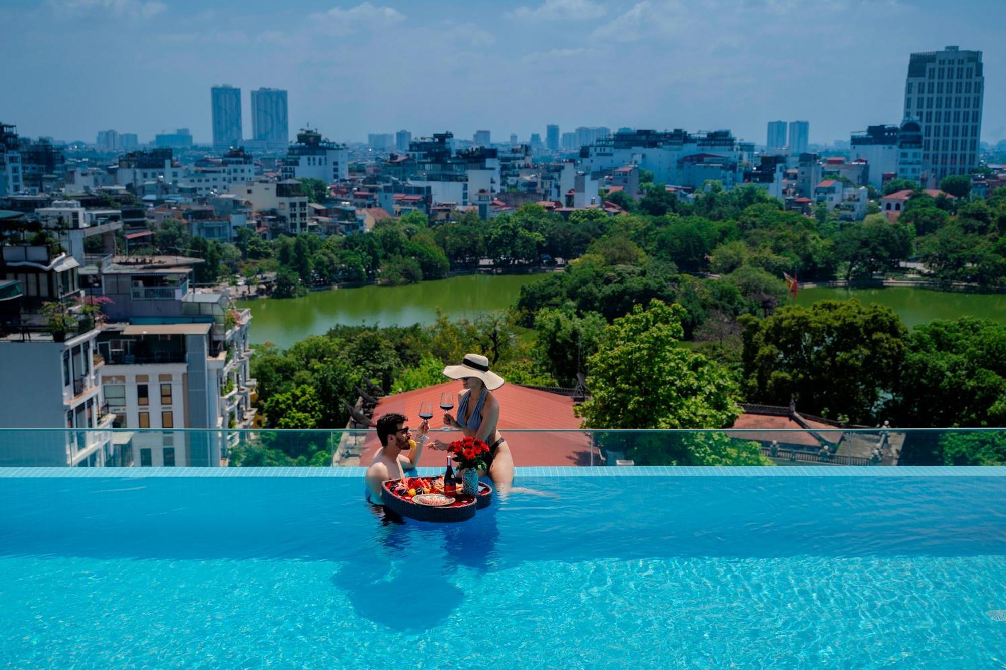 The Oriental Jade Hotel Ханой Екстер'єр фото View of West Lake from the hotel